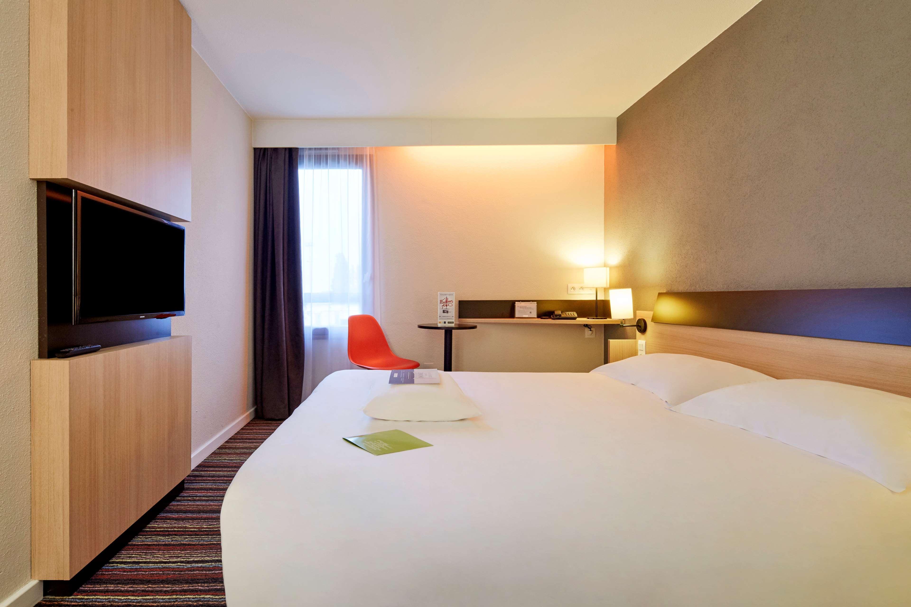 Kyriad Tours Sud - Chambray Les Tours Exterior photo