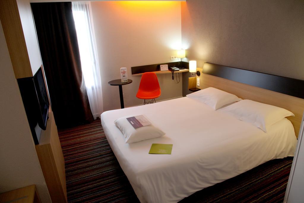 Kyriad Tours Sud - Chambray Les Tours Exterior photo